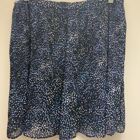 Banana Republic - Size 10 - Navy blue skirt w/multi colour polka dots - not worn - Picture 2 of 7